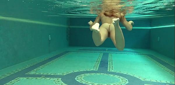  Olla Oglaebina aka Vyvan Hill underwater naked